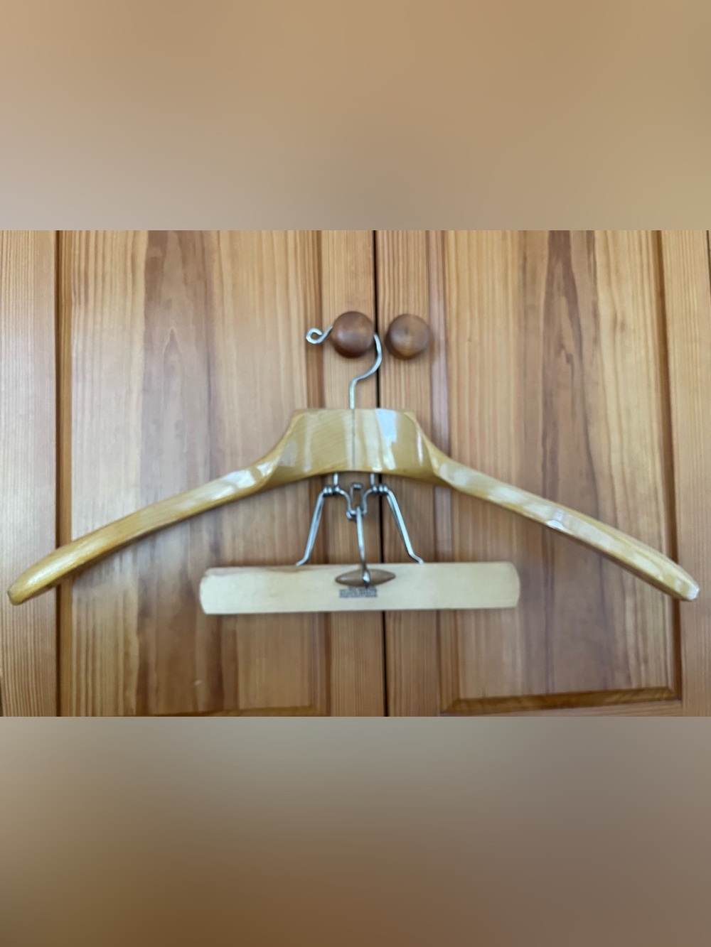 Setwell Vintage Wooden French Collar Deluxe Suit Hanger with Pant Clamp